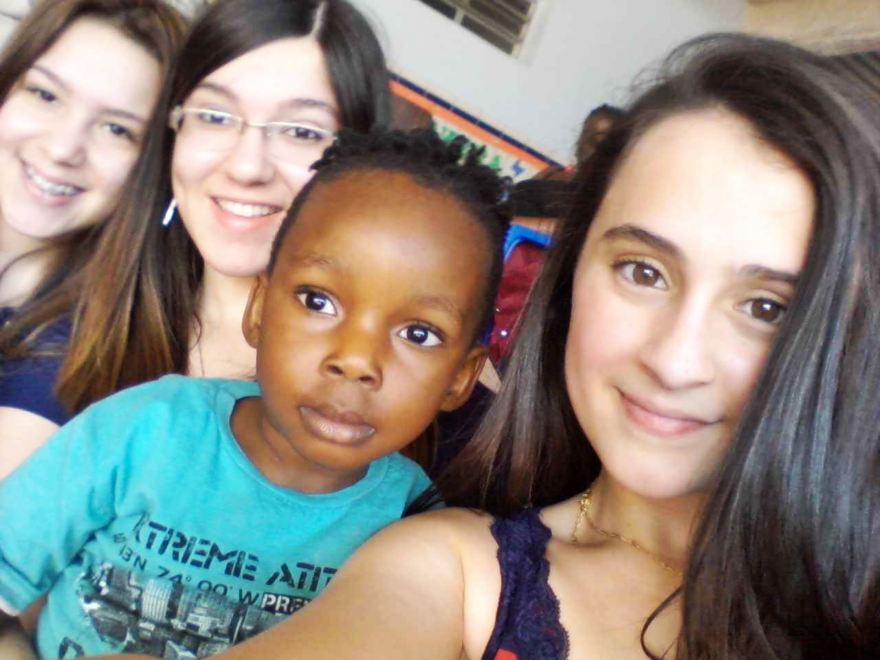 Na foto o nosso príncipe Paulinho (África do sul), filho de uma das moças refugiadas que estava confraternizando conosco.